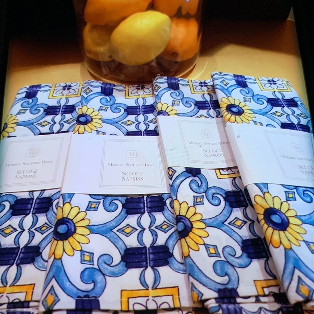 NEW ModernSouthernHome Al Fresco 4 Sets of 2 Napkins. 52% Cotton & 48% Polyester